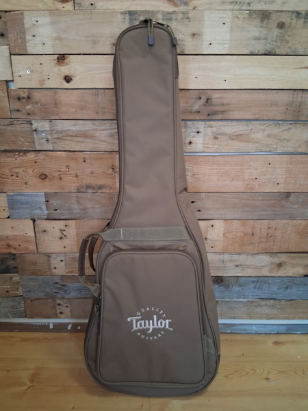 Taylor Academy 12e-N, Fichte massiv / Walnuss, Pickup, Armrest, gebraucht
